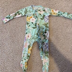 Posh Peanut Double-Zip Romper – 3–6 Months – Ruffle Booty Detail